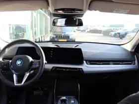 BMW iX2 (2025) thumbnail 9