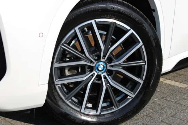 BMW X1 (2024) thumbnail 2