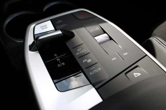 BMW iX1 (2026) thumbnail 3