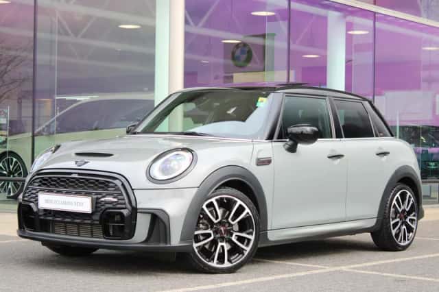 MINI Hatchback (2022) thumbnail 1