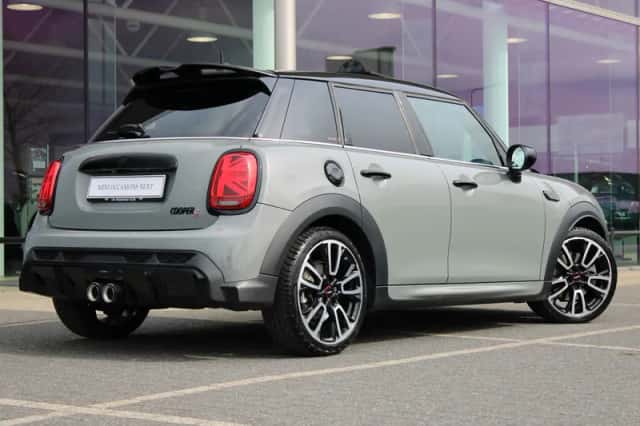 MINI Hatchback (2022) thumbnail 3
