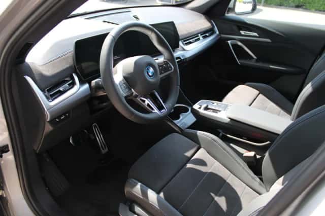 BMW iX1 (2026) thumbnail 2