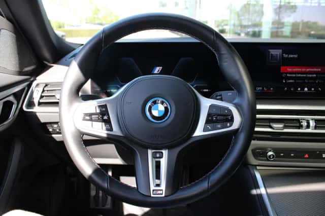 BMW i4 (2024) thumbnail 4