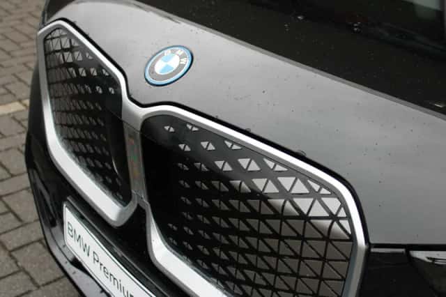 BMW iX1 (2024) thumbnail 5