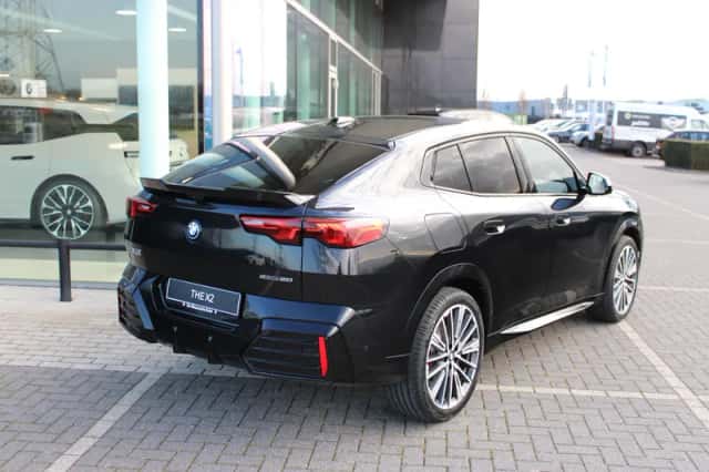 BMW iX2 (2026) thumbnail 2