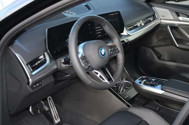 BMW iX2 (2026) thumbnail 4