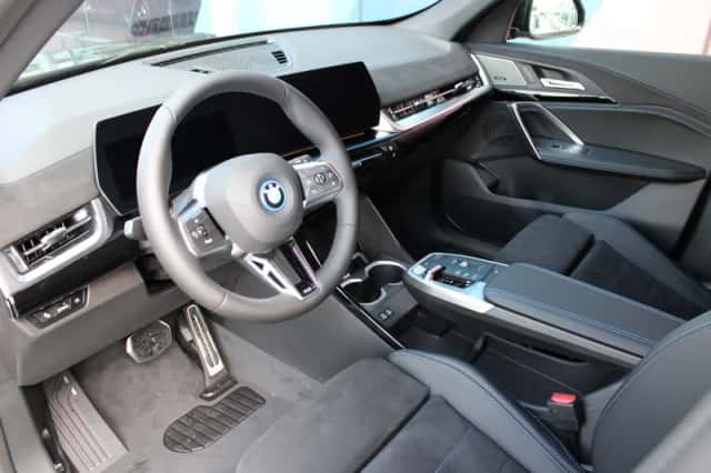 BMW iX1 (2026) thumbnail 3