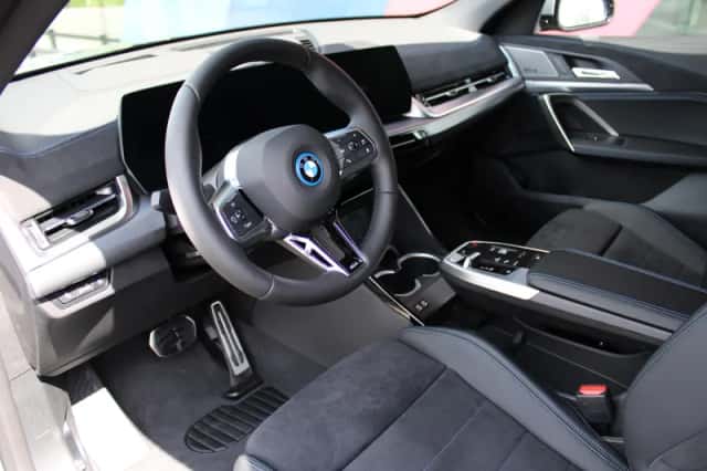 BMW iX2 (2026) thumbnail 3