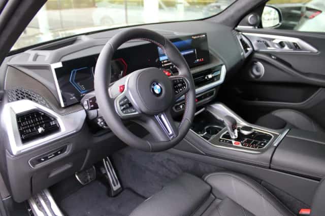 BMW XM (2026) thumbnail 3