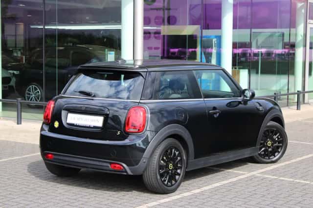 MINI Electric (2022) thumbnail 3