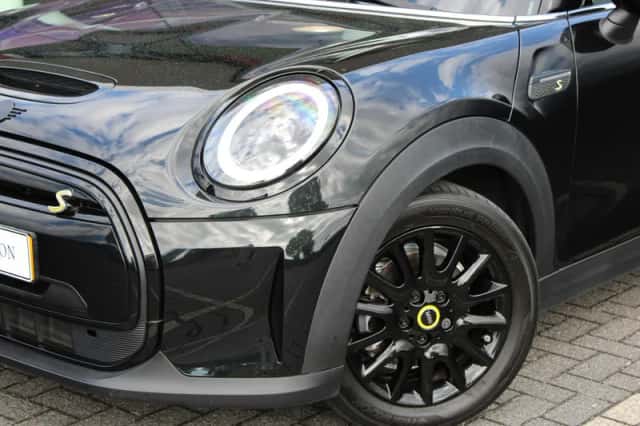 MINI Electric (2022) thumbnail 4
