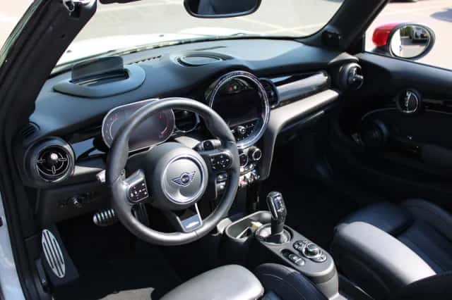 MINI Cabrio (2023) thumbnail 2