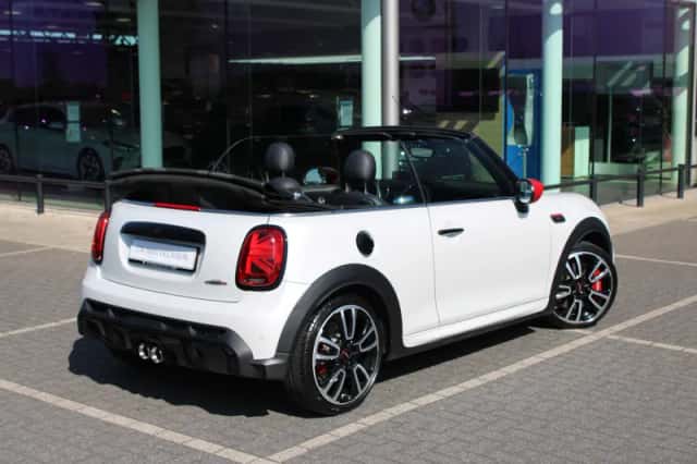 MINI Cabrio (2023) thumbnail 3