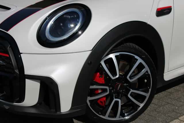 MINI Cabrio (2023) thumbnail 4