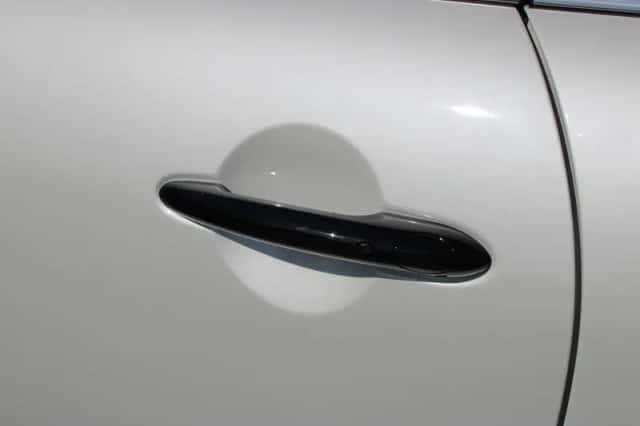 MINI Cabrio (2023) thumbnail 6