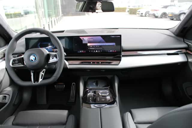 BMW i5 (2026) thumbnail 3