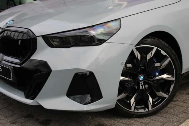 BMW i5 (2026) thumbnail 4