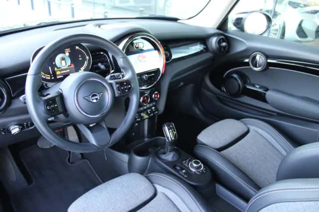 MINI Electric (2022) thumbnail 2