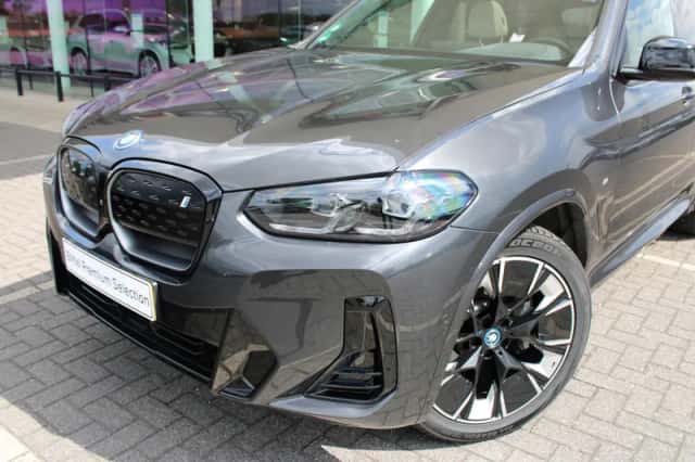 BMW iX3 (2022) thumbnail 3