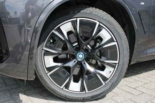 BMW iX3 (2022) thumbnail 5