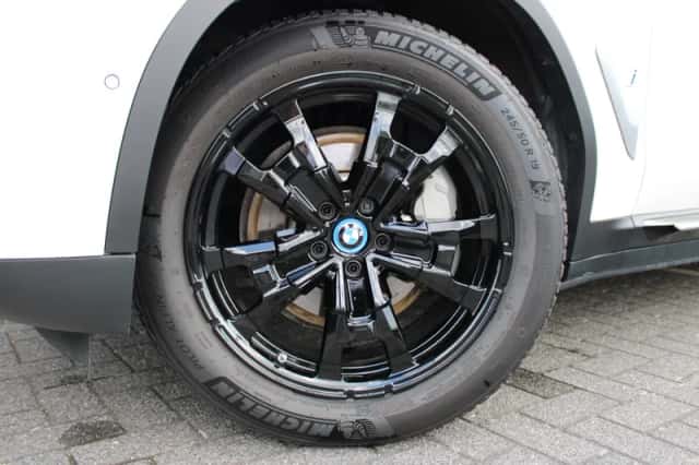 BMW iX3 (2021) thumbnail 4