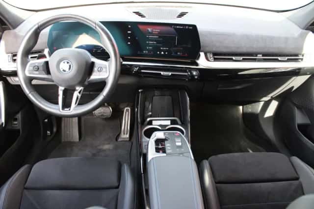 BMW iX2 (2025) thumbnail 4