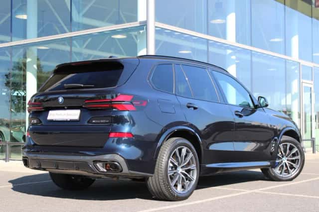BMW X5 (2023) thumbnail 2