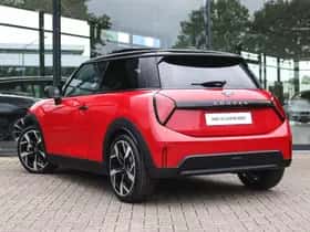 MINI Hatchback (2024) thumbnail 2