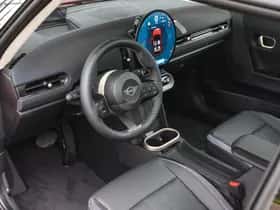 MINI Hatchback (2024) thumbnail 3