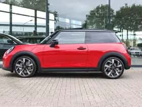 MINI Hatchback (2024) thumbnail 8
