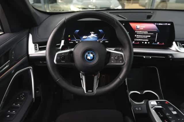 BMW iX1 (2024) thumbnail 3
