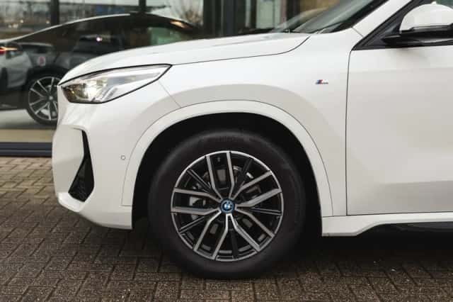 BMW iX1 (2024) thumbnail 4