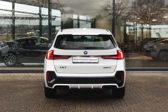 BMW iX1 (2024) thumbnail 6