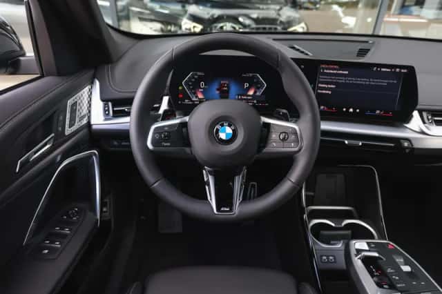 BMW X1 (2024) thumbnail 3