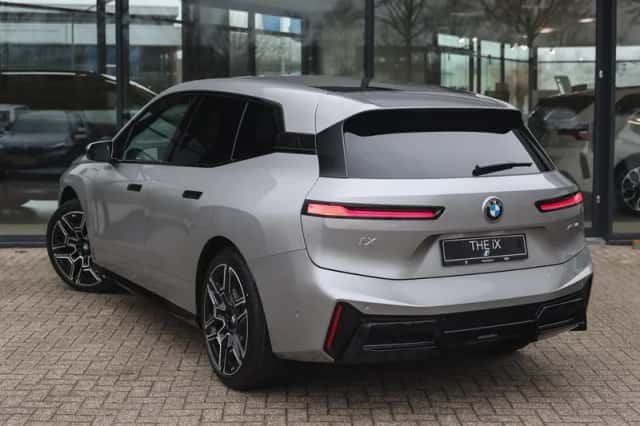 BMW iX (2026) thumbnail 2