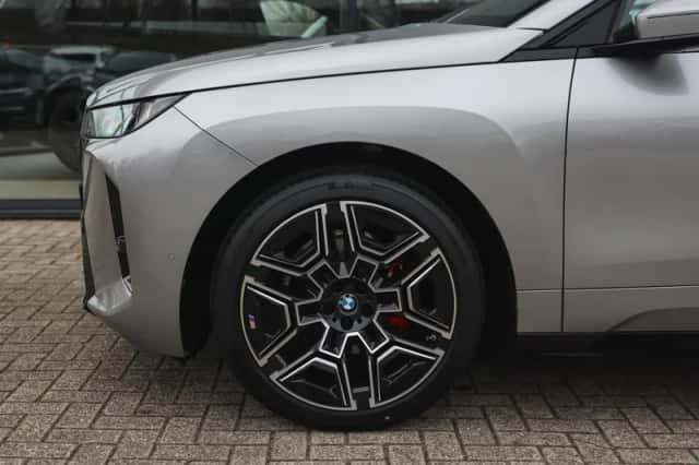 BMW iX (2026) thumbnail 4