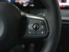 BMW iX (2025) thumbnail 18