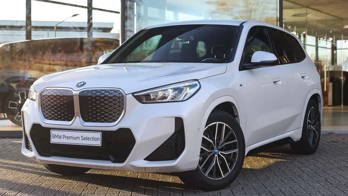 BMW iX1 (2024) — foto 1
