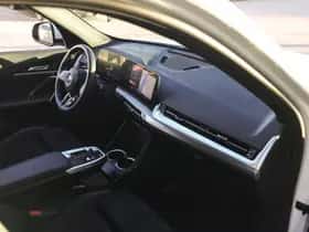 BMW iX1 (2024) thumbnail 13