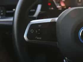 BMW iX1 (2024) thumbnail 14