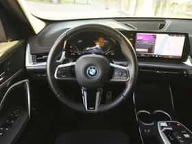 BMW iX1 (2024) thumbnail 3