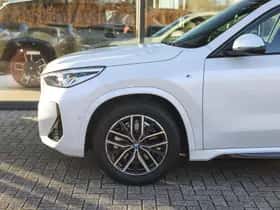 BMW iX1 (2024) thumbnail 4