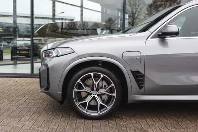 BMW X5 (2025) thumbnail 5