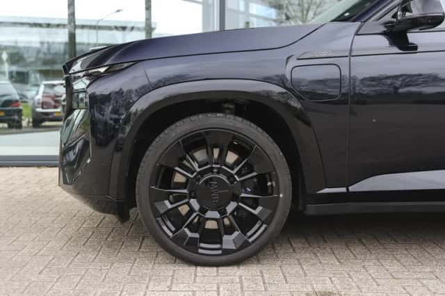 BMW XM (2025) thumbnail 4