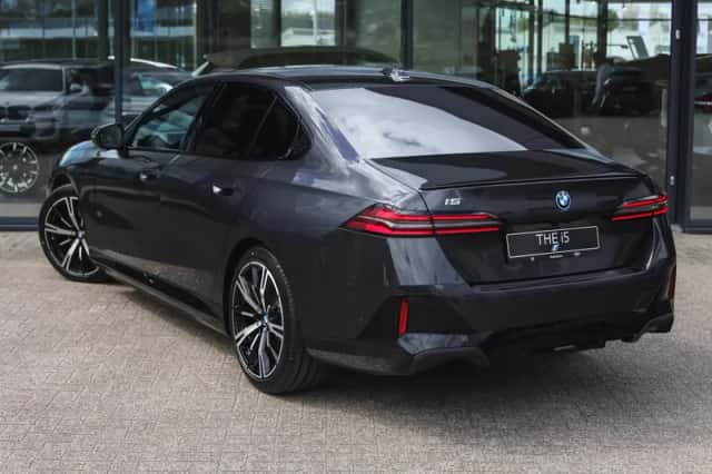 BMW i5 (2026) thumbnail 2