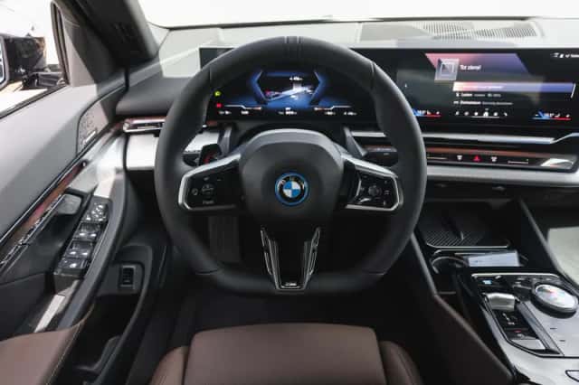 BMW i5 (2026) thumbnail 3