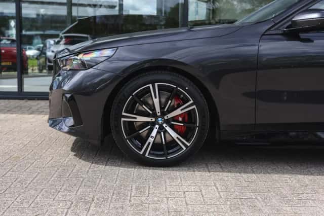 BMW i5 (2026) thumbnail 4