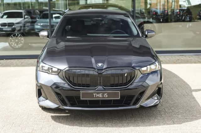 BMW i5 (2026) thumbnail 5