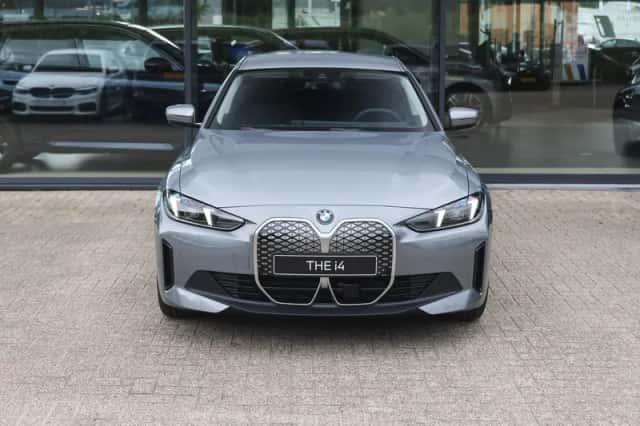 BMW i4 (2026) thumbnail 5