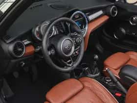 MINI Cabrio (2018) thumbnail 3